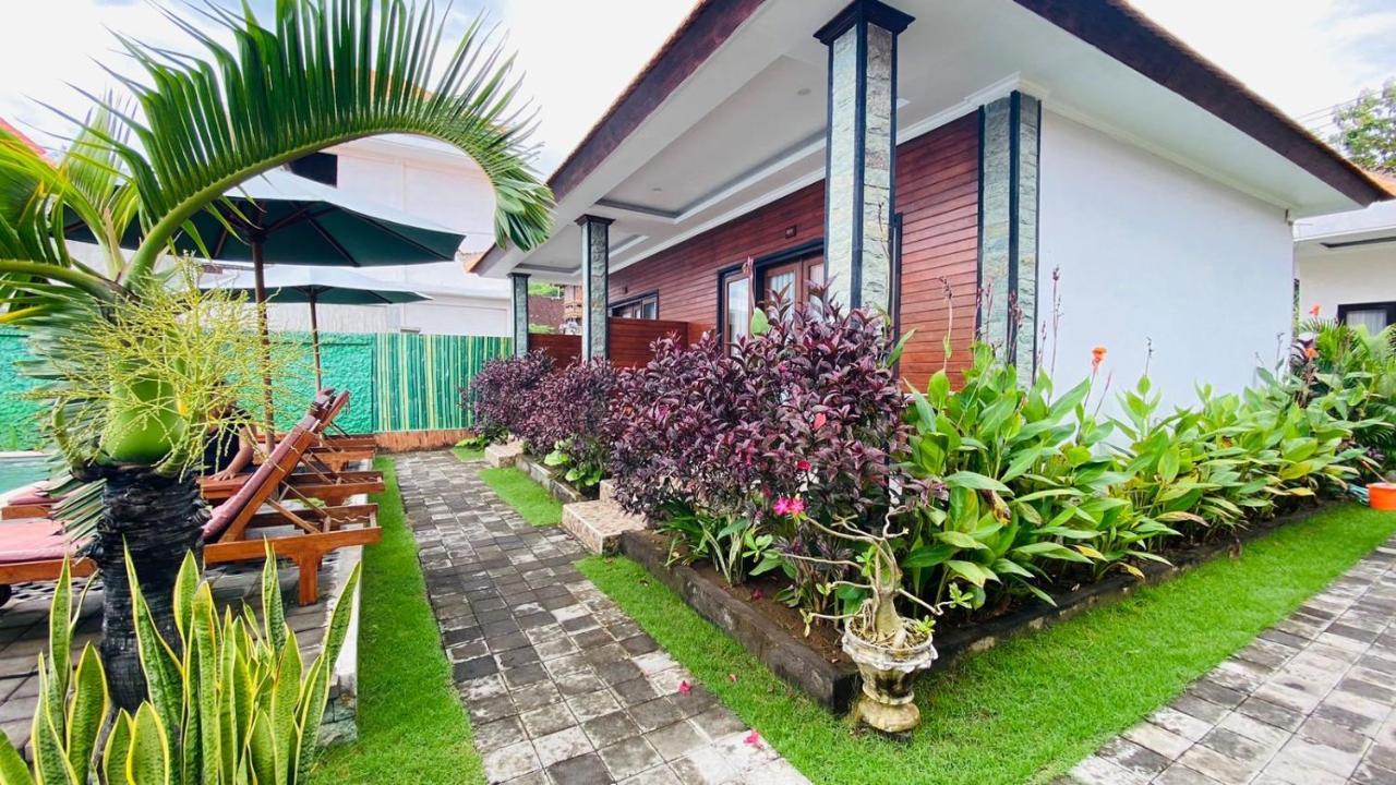 Juan Beach Bungalow Batununggul Exterior photo